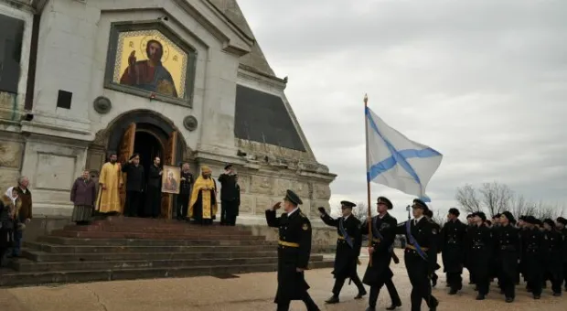 Андреевские флаги кораблей Черноморского флота освящены в православных храмах Севастополя