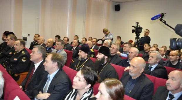 Делегация Оренбургской области в Севастополе презентовала книгу Виктора Черномырдина и посетила БДК ЧФ «Орск» Делегация Оренбургской области в Севастополе презентовала книгу Виктора Черномырдина и посетила БДК ЧФ «Орск»