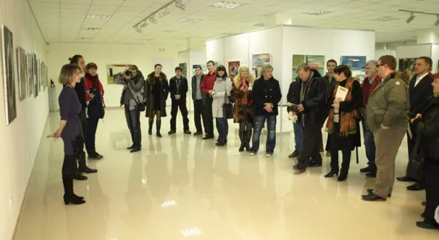 В Севастополе открылась выставка молодого севастопольского художника Анатолия Дыманта "Между западом и востоком"