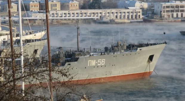 В Севастополе ПМ-56 встретили хлебом-солью
