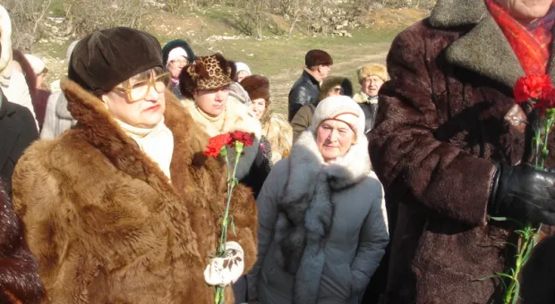 Свеча горела, солнце воссияло На Фиоленте, Пушкину вослед