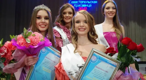 В «Севастопольской красавице-2012» победила ровесница первого городского конкурса Ангелина Сальникова