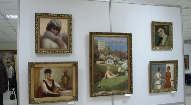 В галерее «Южный Эрмитаж» продолжает свою работу выставка женского портрета, посвященная празднованию 8 марта