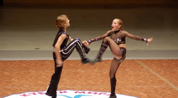 Открытый Чемпионат по акробатическому рок-н-роллу посвятили годовщине объединения детско – юношеских клубов Севастополя Открытый Чемпионат по акробатическому рок-н-роллу посвятили годовщине объединения детско – юношеских клубов Севастополя