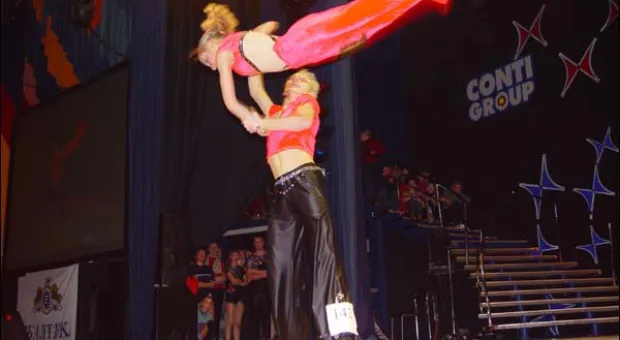 Открытый Чемпионат по акробатическому рок-н-роллу посвятили годовщине объединения детско – юношеских клубов Севастополя Открытый Чемпионат по акробатическому рок-н-роллу посвятили годовщине объединения детско – юношеских клубов Севастополя