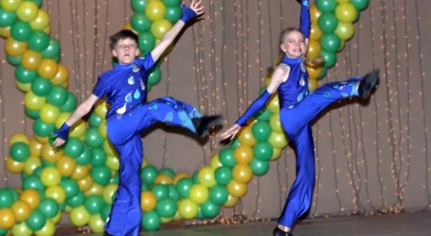 Открытый Чемпионат по акробатическому рок-н-роллу посвятили годовщине объединения детско – юношеских клубов Севастополя Открытый Чемпионат по акробатическому рок-н-роллу посвятили годовщине объединения детско – юношеских клубов Севастополя