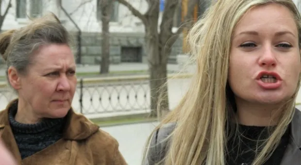 В Севастополе зоозащитники призвали городскую власть остановить травлю животных, а четвероногие друзья пикетчиков облаяли СГГА