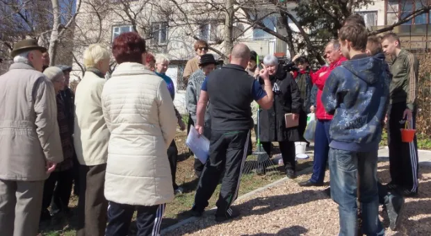 Почти 500 жителей Стрелецкого микрорайона решили объединиться в ОСН «Гагаринская аллея». «Не от хорошей жизни!..» - заявляют они