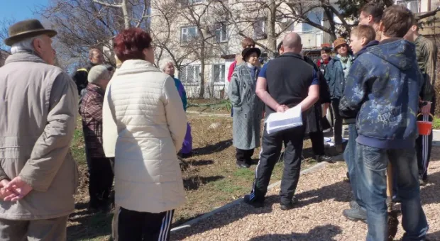 Почти 500 жителей Стрелецкого микрорайона решили объединиться в ОСН «Гагаринская аллея». «Не от хорошей жизни!..» - заявляют они