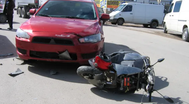 На минувшей неделе в Севастополе на дорогах сталкивались машины с мопедами, мотоциклами и пешеходами: 59 ДТП