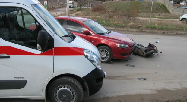 На минувшей неделе в Севастополе на дорогах сталкивались машины с мопедами, мотоциклами и пешеходами: 59 ДТП