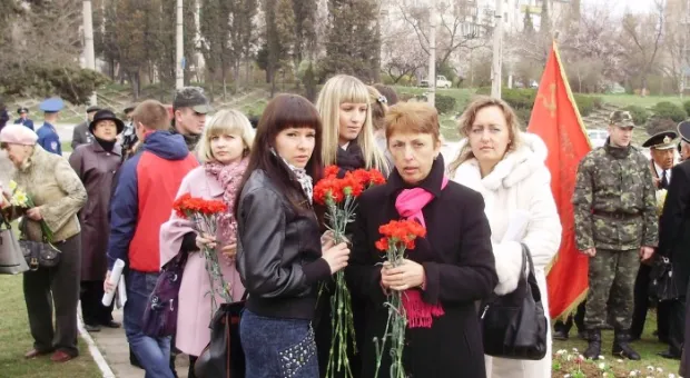 Космонавт Волков – космонавту Шкаплерову: будешь пролетать над Севастополем, помаши солнечными батареями! Прошел митинг в честь Дня космонавтики Космонавт Волков – космонавту Шкаплерову: будешь пролетать над Севастополем, помаши солнечными батареями! Прошел митинг в честь Дня космонавтики