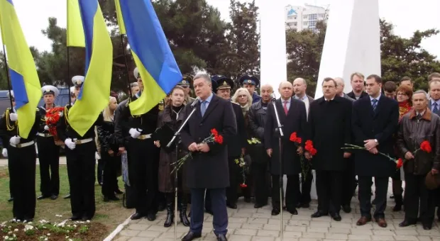 Космонавт Волков – космонавту Шкаплерову: будешь пролетать над Севастополем, помаши солнечными батареями! Прошел митинг в честь Дня космонавтики Космонавт Волков – космонавту Шкаплерову: будешь пролетать над Севастополем, помаши солнечными батареями! Прошел митинг в честь Дня космонавтики