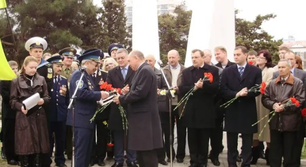 Космонавт Волков – космонавту Шкаплерову: будешь пролетать над Севастополем, помаши солнечными батареями! Прошел митинг в честь Дня космонавтики Космонавт Волков – космонавту Шкаплерову: будешь пролетать над Севастополем, помаши солнечными батареями! Прошел митинг в честь Дня космонавтики
