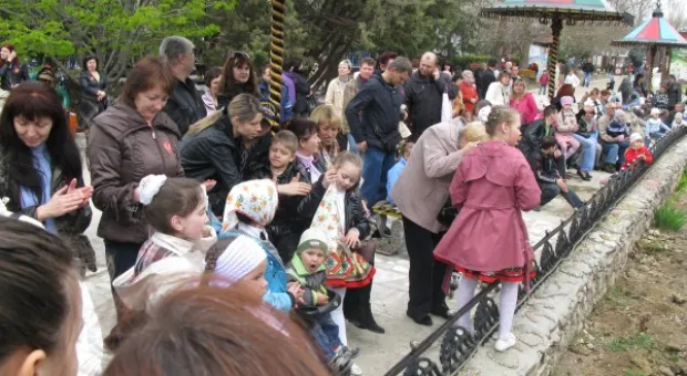 К Пасхе в детском городке «Лукоморье» воссоздали после погрома самое большое пасхальное яйцо Украины К Пасхе в детском городке «Лукоморье» воссоздали после погрома самое большое пасхальное яйцо Украины