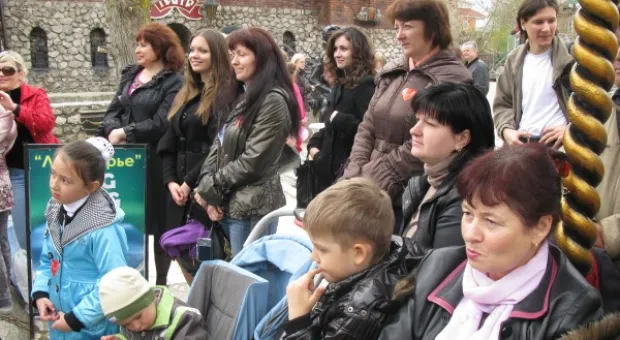 К Пасхе в детском городке «Лукоморье» воссоздали после погрома самое большое пасхальное яйцо Украины К Пасхе в детском городке «Лукоморье» воссоздали после погрома самое большое пасхальное яйцо Украины