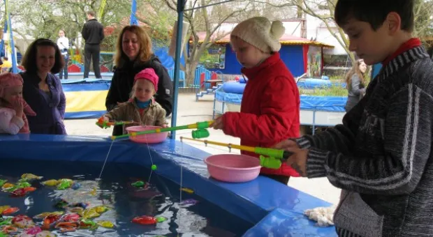 К Пасхе в детском городке «Лукоморье» воссоздали после погрома самое большое пасхальное яйцо Украины К Пасхе в детском городке «Лукоморье» воссоздали после погрома самое большое пасхальное яйцо Украины