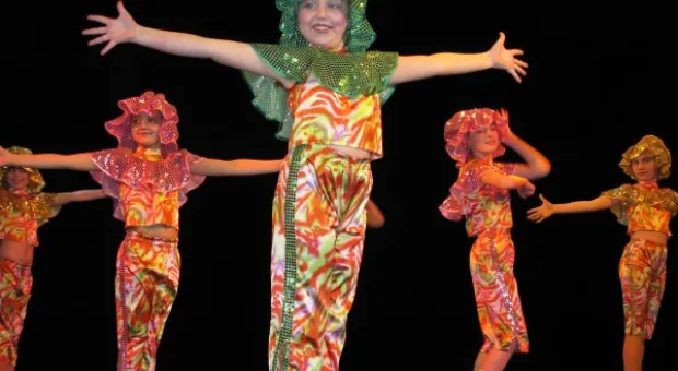 Отчетный концерт «Вернисажа» в рамках празднования золотого юбилея ДДЮТ Отчетный концерт «Вернисажа» в рамках празднования золотого юбилея ДДЮТ