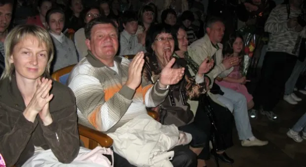 Отчетный концерт «Вернисажа» в рамках празднования золотого юбилея ДДЮТ Отчетный концерт «Вернисажа» в рамках празднования золотого юбилея ДДЮТ