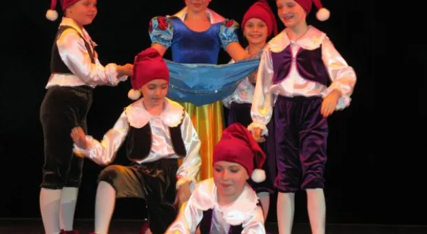 Отчетный концерт «Вернисажа» в рамках празднования золотого юбилея ДДЮТ Отчетный концерт «Вернисажа» в рамках празднования золотого юбилея ДДЮТ