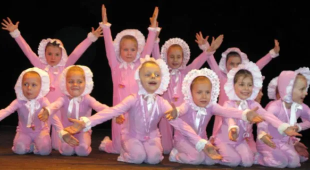 Отчетный концерт «Вернисажа» в рамках празднования золотого юбилея ДДЮТ Отчетный концерт «Вернисажа» в рамках празднования золотого юбилея ДДЮТ