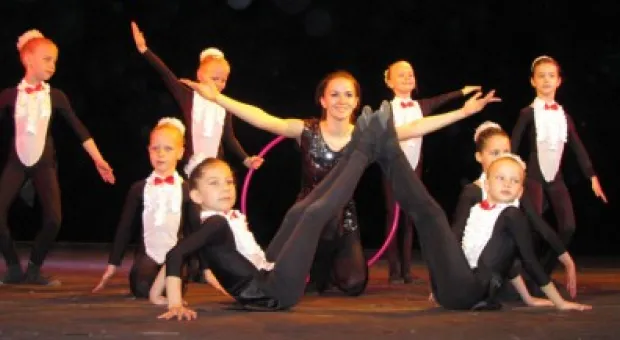 Отчетный концерт «Вернисажа» в рамках празднования золотого юбилея ДДЮТ Отчетный концерт «Вернисажа» в рамках празднования золотого юбилея ДДЮТ