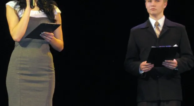 Отчетный концерт «Вернисажа» в рамках празднования золотого юбилея ДДЮТ Отчетный концерт «Вернисажа» в рамках празднования золотого юбилея ДДЮТ