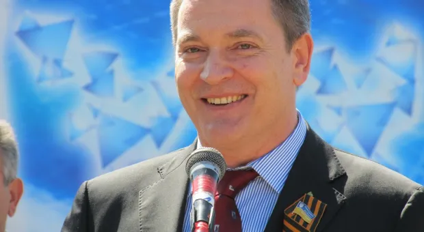 В Севастополе в знак начала строительства Ледового дворца торжественно замуровали хоккейную шайбу