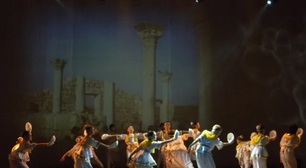 Артисты СЦКиИ поздравили севастопольцев с Днем танца большой юбилейной программой