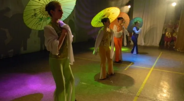 Артисты СЦКиИ поздравили севастопольцев с Днем танца большой юбилейной программой