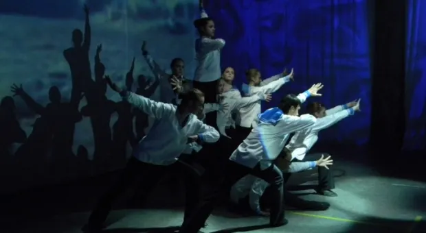 Артисты СЦКиИ поздравили севастопольцев с Днем танца большой юбилейной программой