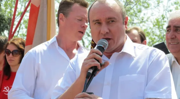 Русский блок на Первомайском митинге заявил, что хочет «другую страну, дружбы с Россией и русский язык», а власть - «гнать в шею»