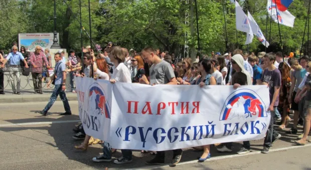 Василий Пархоменко разглядел в демонстрации, организованной городскими властями, подобие колонн пленных советских воинов, прогнанных по улицам фашистами в 1942-ом