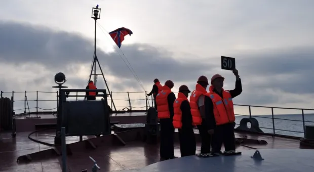 Учение "Фарватер мира-2012": сегодня спасали БДК «Цезарь Куников», завтра будут спасать ПЛ «Запорожье» Учение "Фарватер мира-2012": сегодня спасали БДК «Цезарь Куников», завтра будут спасать ПЛ «Запорожье»