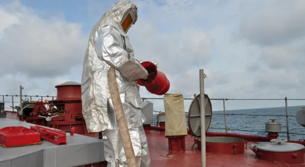 Учение "Фарватер мира-2012": сегодня спасали БДК «Цезарь Куников», завтра будут спасать ПЛ «Запорожье» Учение "Фарватер мира-2012": сегодня спасали БДК «Цезарь Куников», завтра будут спасать ПЛ «Запорожье»