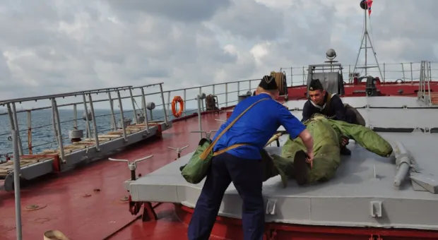 Учение "Фарватер мира-2012": сегодня спасали БДК «Цезарь Куников», завтра будут спасать ПЛ «Запорожье» Учение "Фарватер мира-2012": сегодня спасали БДК «Цезарь Куников», завтра будут спасать ПЛ «Запорожье»