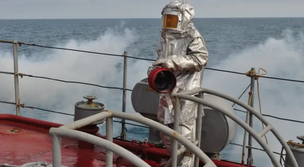 Учение "Фарватер мира-2012": сегодня спасали БДК «Цезарь Куников», завтра будут спасать ПЛ «Запорожье» Учение "Фарватер мира-2012": сегодня спасали БДК «Цезарь Куников», завтра будут спасать ПЛ «Запорожье»