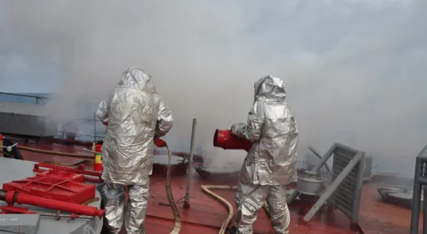 Учение "Фарватер мира-2012": сегодня спасали БДК «Цезарь Куников», завтра будут спасать ПЛ «Запорожье» Учение "Фарватер мира-2012": сегодня спасали БДК «Цезарь Куников», завтра будут спасать ПЛ «Запорожье»