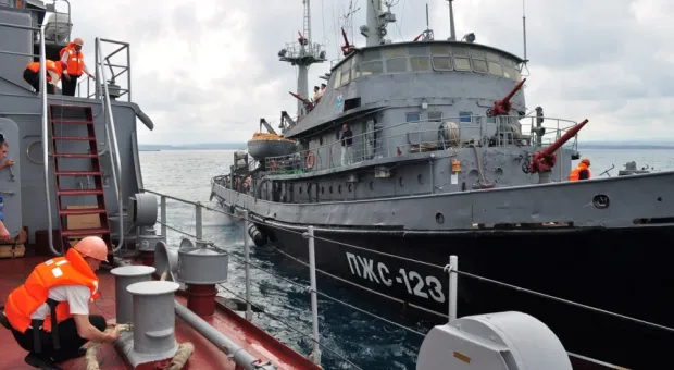 Учение "Фарватер мира-2012": сегодня спасали БДК «Цезарь Куников», завтра будут спасать ПЛ «Запорожье» Учение "Фарватер мира-2012": сегодня спасали БДК «Цезарь Куников», завтра будут спасать ПЛ «Запорожье»