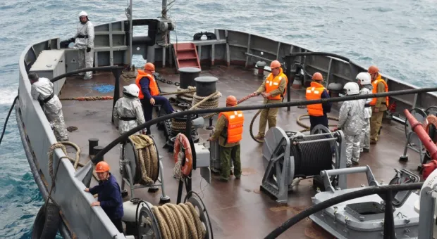 Учение "Фарватер мира-2012": сегодня спасали БДК «Цезарь Куников», завтра будут спасать ПЛ «Запорожье» Учение "Фарватер мира-2012": сегодня спасали БДК «Цезарь Куников», завтра будут спасать ПЛ «Запорожье»