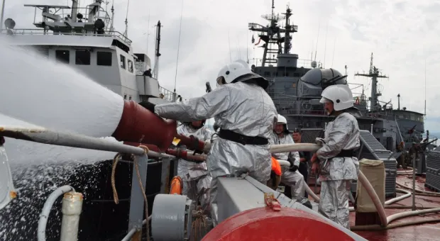 Учение "Фарватер мира-2012": сегодня спасали БДК «Цезарь Куников», завтра будут спасать ПЛ «Запорожье» Учение "Фарватер мира-2012": сегодня спасали БДК «Цезарь Куников», завтра будут спасать ПЛ «Запорожье»