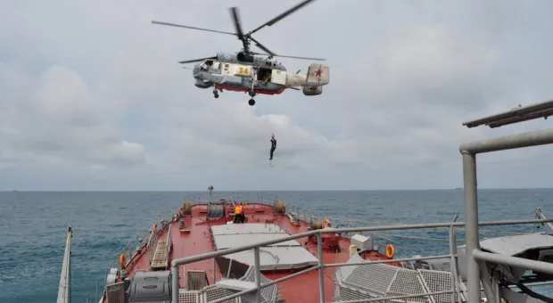 Учение "Фарватер мира-2012": сегодня спасали БДК «Цезарь Куников», завтра будут спасать ПЛ «Запорожье» Учение "Фарватер мира-2012": сегодня спасали БДК «Цезарь Куников», завтра будут спасать ПЛ «Запорожье»