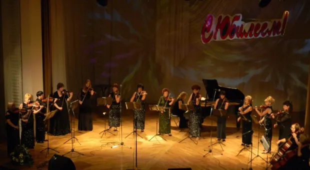 Народный ансамбль скрипачей «Вдохновение» отметил творческий юбилей концертмейстера