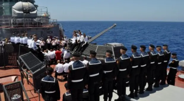 Экипаж «Цезаря Куникова» встретил День России в Средиземном море Экипаж «Цезаря Куникова» встретил День России в Средиземном море