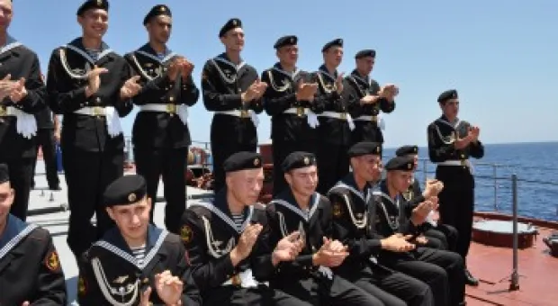 Экипаж «Цезаря Куникова» встретил День России в Средиземном море Экипаж «Цезаря Куникова» встретил День России в Средиземном море