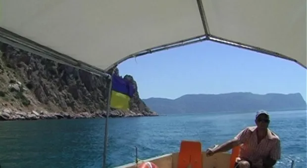 Яшмовый пляж в Севастополе принял первых отдыхающих Яшмовый пляж в Севастополе принял первых отдыхающих