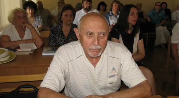 В преддверии юбилея Морской библиотеки в Севастополе презентовали книгу «Волшебных дум хранящая обитель»