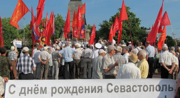 Живые души «мертвого» Севморзавода отметили его 229-летие и призвали к его возрождению