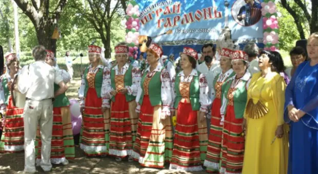 10-й международный фолк-фестиваль «Играй, гармонь!» стартовал в поселке Первомайка