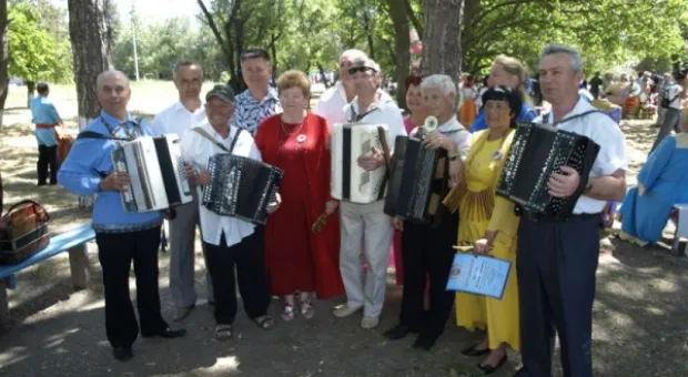 10-й международный фолк-фестиваль «Играй, гармонь!» стартовал в поселке Первомайка